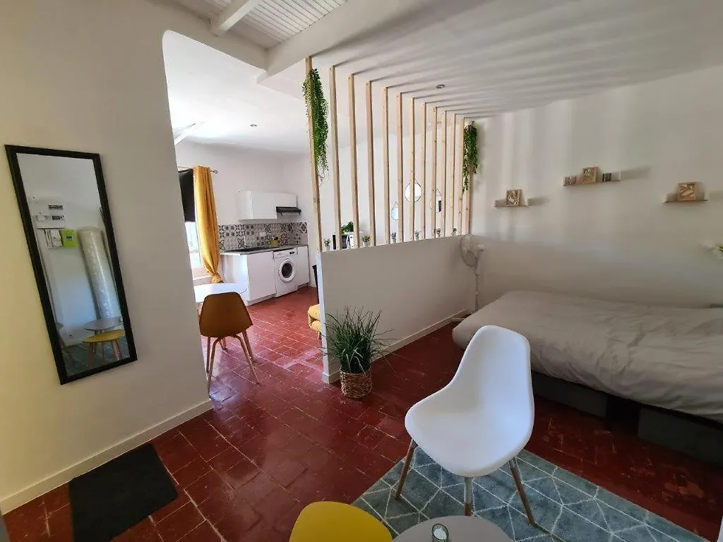 Cosy Downtown Studio Apt 0*,
